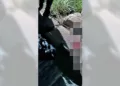 Peritos y agentes resguardaron la motocicleta Itálika y el área del puente para realizar los peritajes correspondientes.