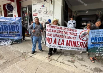 Foto: Adrián Gaytán // Protestan en Semarnat autoridades agrarias y municipales de San Martín de los Cansecos, Santa Catarina Minas, Cerro de las Huertas, San Nicolás Yaxe y San Dionisio Ocotepec.