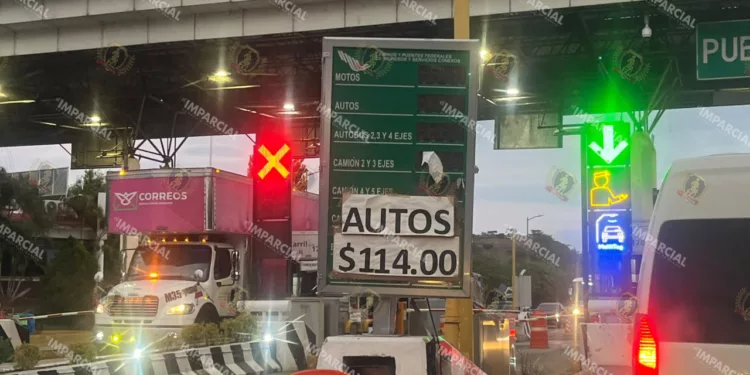 Foto: Jorge Luis Plata // Pagan millones de pesos por la señalética, colocan tarifas rotuladas a mano.