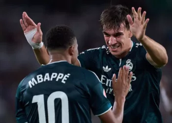 Real Madrid rescata una victoria agónica ante el Elche con gol de Espí en el descuento