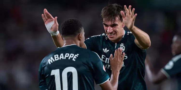 Real Madrid rescata una victoria agónica ante el Elche con gol de Espí en el descuento