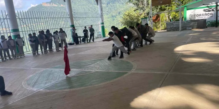 Foto: IEEPO // Regularización de planteles sin claves educativas ha sido una de las demandas del magisterio.
