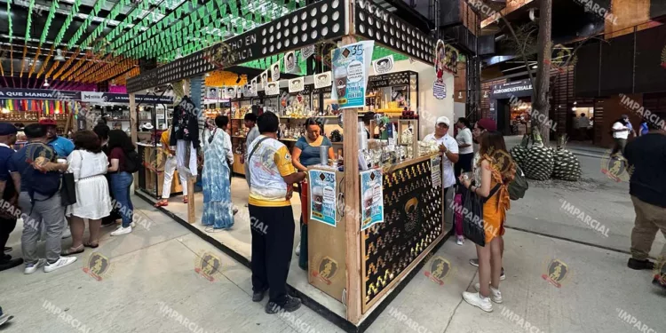 Foto: Archivo El Imparcial // Sobrecarga impositiva ahoga a productores mezcaleros.