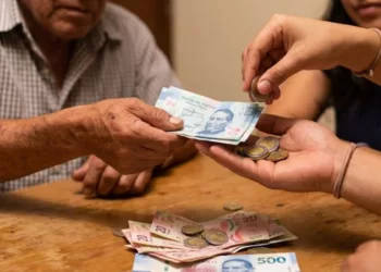 ¿Por qué no convienen las tandas? Riesgos del ahorro informal y alternativas para invertir tu dinero