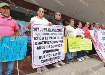 Foto: Adrián Gaytán // Trabajadores jubilados del Cobao con tres días en demanda del pago del finiquito por años de trabajo.