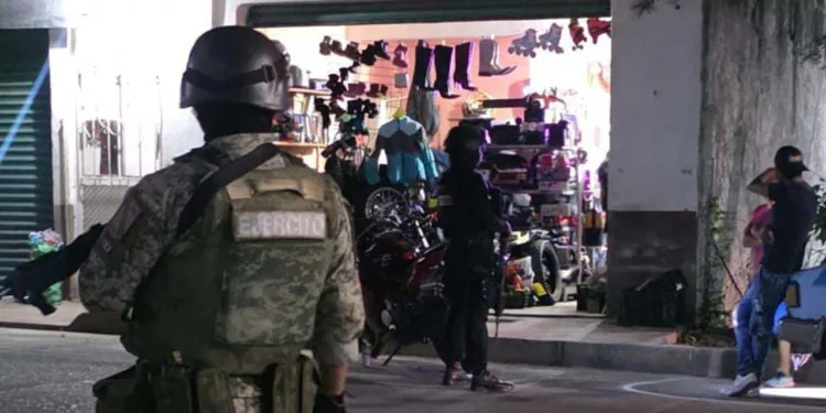 Un fuerte operativo rompió la tranquilidad del fin de semana en las colonias Centro y Reforma.