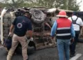 Vuelca camioneta cerca del Aeropuerto de Puerto Escondido; conductor resulta sin lesiones graves