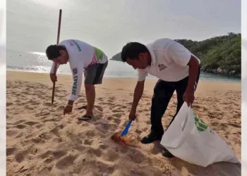 Recolectan 45 kilos de residuos durante jornada de limpieza en Playa Maguey