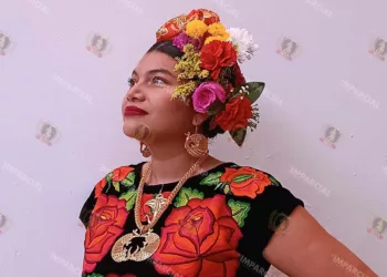 Fotos: Lisbeth Mejía Reyes //Xinaxi es una mujer zapoteca que además de fusionar la tradición ha seguido su formación orfebre.