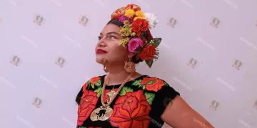 Fotos: Lisbeth Mejía Reyes //Xinaxi es una mujer zapoteca que además de fusionar la tradición ha seguido su formación orfebre.