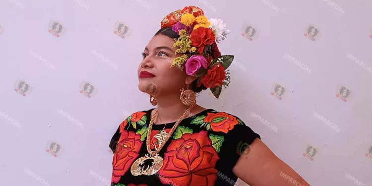 Fotos: Lisbeth Mejía Reyes //Xinaxi es una mujer zapoteca que además de fusionar la tradición ha seguido su formación orfebre.