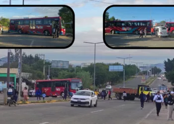 ¡Sin agua y sin paso! Protesta en Zaachila bloquea carretera y retiene autobuses del BinniBus