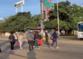 De pleito escolar a caos vial: bloquean Plaza Bella y estrangulan el norponiente de Oaxaca
