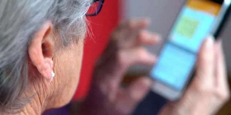 Foto: internet // Ante brecha digital, piden garantizar servicios para adultos mayores