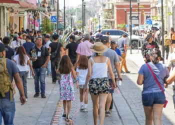 México alcanza 130.9 millones de habitantes: Inegi revela que la población envejece y se reduce la natalidad