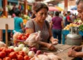 Jitomate, cebolla y pollo meten presión al bolsillo; inflación llega a 3.42%