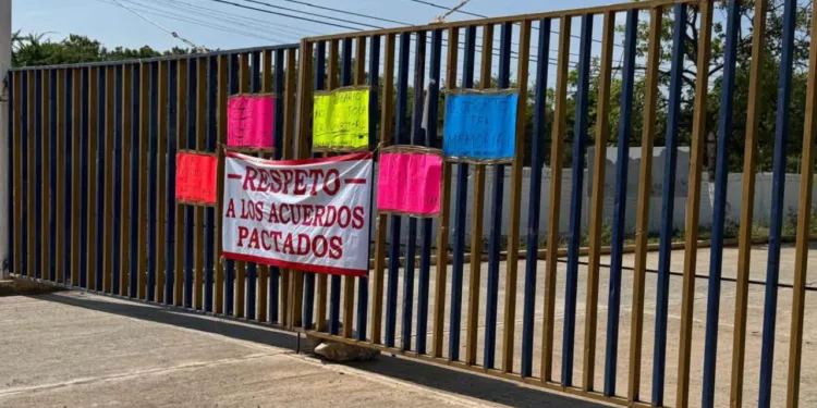Crece el conflicto en la Preparatoria 4 de Tehuantepec: 20 días de protesta y sin acuerdo
