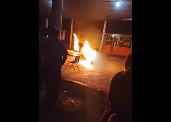 VIDEO | Linchamiento en Chiapas termina con dos personas quemadas; Fiscalía ya investiga