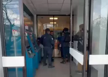 Falsa alarma por supuesto asalto bancario moviliza a policías en Ixcotel