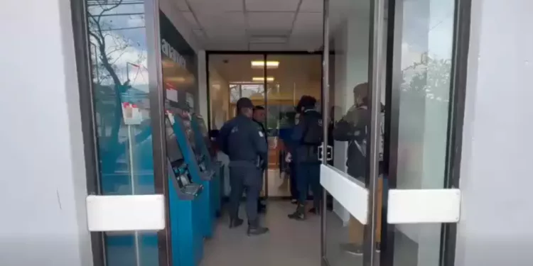 Falsa alarma por supuesto asalto bancario moviliza a policías en Ixcotel