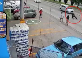VIDEO | ¡Héroe sin capa! Gerente corre contra el tráfico y salva a niña de ser atropellada en Puebla