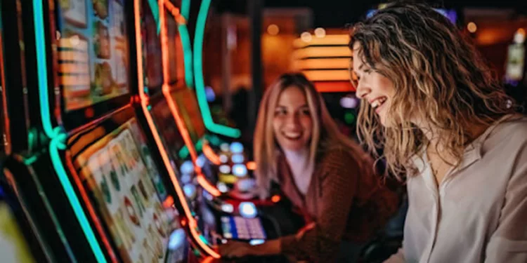 Cómo las interfaces modernas de tragamonedas facilitan la comprensión de mecánicas complejas