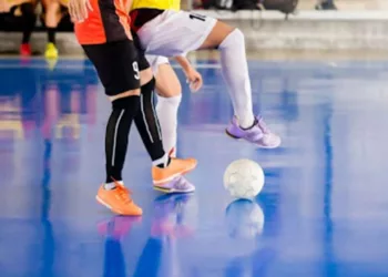 ¿Por qué el sistema 4-0 permite a los equipos de futsal liberar espacio constantemente?