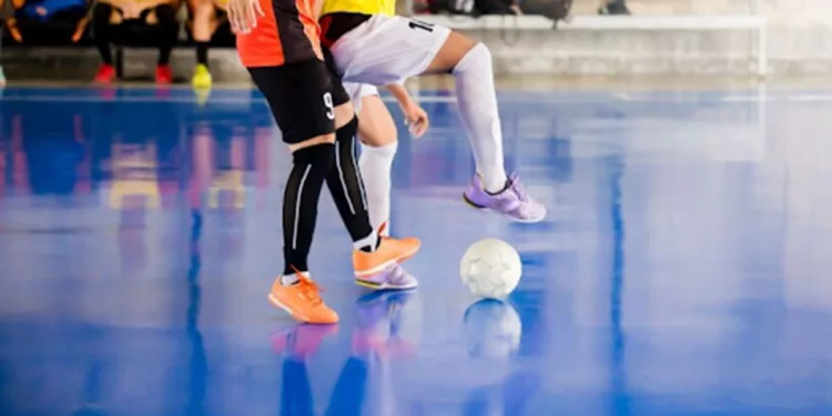 ¿Por qué el sistema 4-0 permite a los equipos de futsal liberar espacio constantemente?