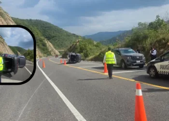 Volcadura moviliza a cuerpos viales en la Supercarretera Barranca Larga-Ventanilla