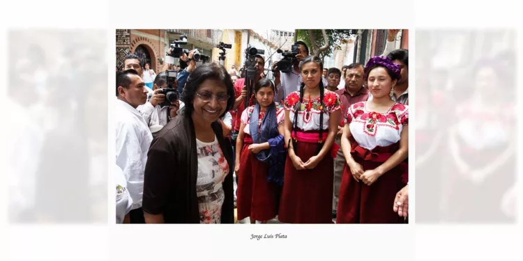Navi Pillay conoció parte de la riqueza cultural de los Valles Centrales, particularmente las tradiciones de Teotitlán del Valle.