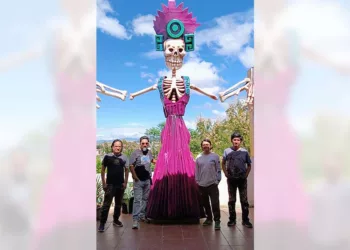 Fotos: Lisbeth Mejía Reyes // En los últimos cuatro meses, el taller se ha dedicado a elaborar catrinas monumentales de hasta cinco metros.