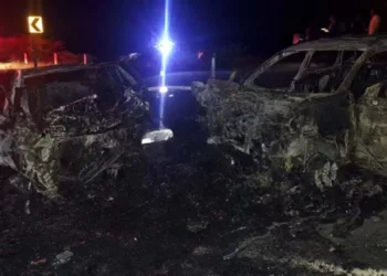 La fuerza del impacto desencadenó una explosión inmediata, impidiendo que los conductores pudieran escapar de las cabinas.