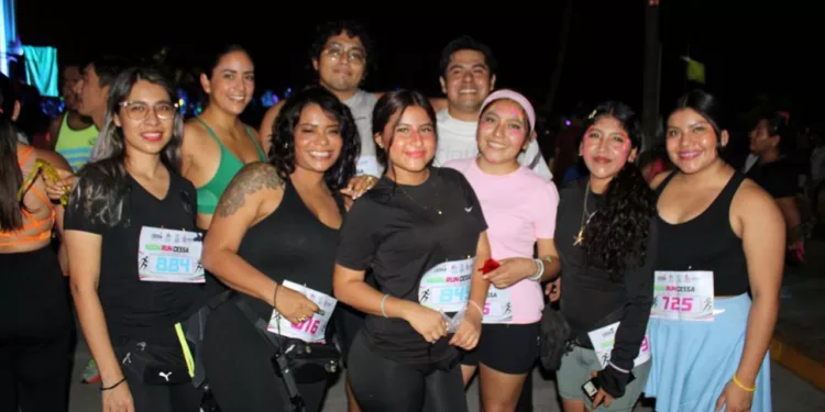 Fotos: Omar Maya Calvo - Gil Obed González García // Una gran participación de médicos, familiares, amigos y público en general, en la Carrera del Médico en Huatulco.