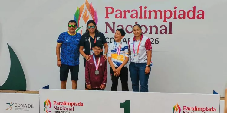 Jared, medalla de oro y con suéter de campeón.