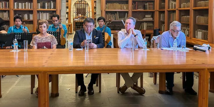 El encuentro convocó a integrantes de la comunidad universitaria, académicos y público interesado en conocer esta obra.