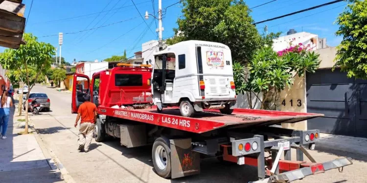 Unidades de motor fueron remolcadas por la Policía Vial de Santa Lucía del Camino.