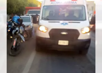 El choque sobre la Avenida Venustiano Carranza movilizó a los servicios de emergencia.