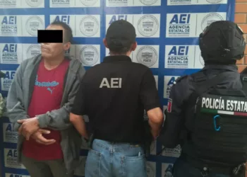 El presunto defraudador de 51 años fue capturado por elementos de la AEI en Xochixtlapilco.