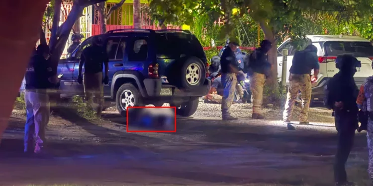 Las autoridades resguardaron el perímetro en la colonia 19 de Mayo tras el ataque que cobró la vida del joven Denilson C.