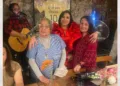 Fotos: Rubén Morales // La cumpleañera recibió flores, regalos y numerosas felicitaciones de parte de sus seres queridos.