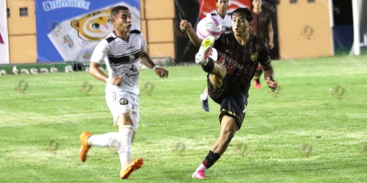 Fotos: Leobardo García Reyes // Dragones se impuso en casa.