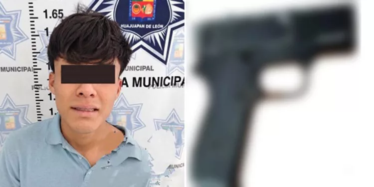El arma tipo escuadra decomisada al segundo implicado tras ser sometido por los colonos.