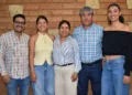 Fotos: cortesía // Ester Merino luciendo radiante junto a su querido esposo, Mario López, y sus hijos Lorena, Alejandra y Ulises.