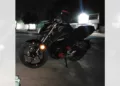 Familiares y amigos buscan una motocicleta Itálika tipo 250Z, color negro con rojo y sliders rojos.