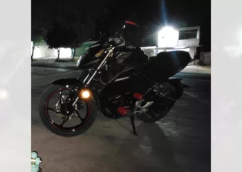 Familiares y amigos buscan una motocicleta Itálika tipo 250Z, color negro con rojo y sliders rojos.