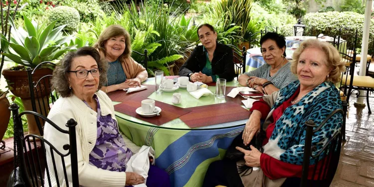 Foto: Rubén Morales // Lupita Hernández de Vargas, Josefina Plasencia, Cristina Mejía, Guillermina Plasencia y María de los Ángeles Porras.