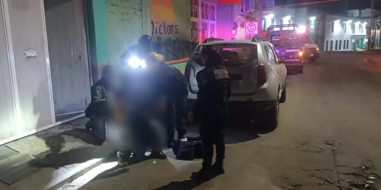 Un hombre de 43 años de edad fue atacado con un arma blanca en calles de Huajuapan de León.