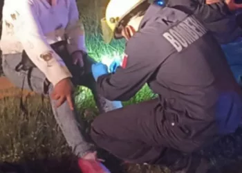 El fuerte accidente se suscitó cuando la pareja circulaba a la altura del módulo de policía sobre la carretera Huajuapan-Tehuacán.