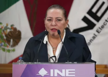 La funcionaria dejó el cargo con efectos inmediatos, en medio de señalamientos por presuntas irregularidades en contrataciones