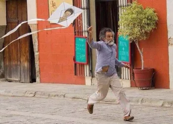 Familia del artista Francisco Toledo denuncia falsificación de firma del autor y sobre precio de papalotes